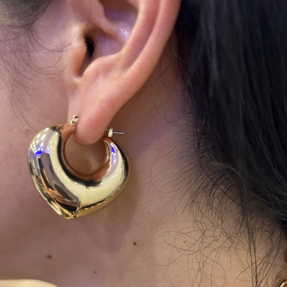 Chunky Round Triangle Hoops - Picture 1 of 7